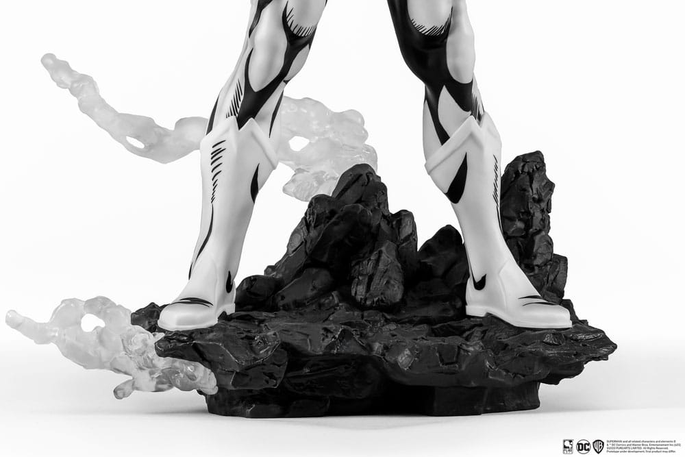 Batman: Superman Black & White Version 30 cm 1/8 PVC Statue