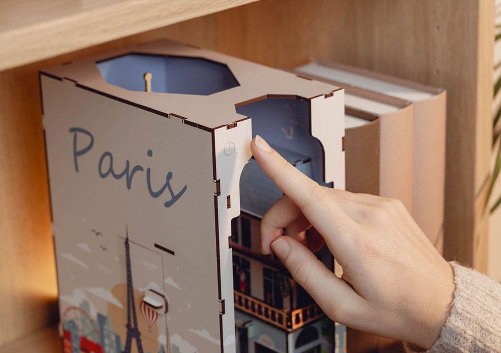 Paris Tiny Adventures Book Nook Mini Diorama 23 cm
