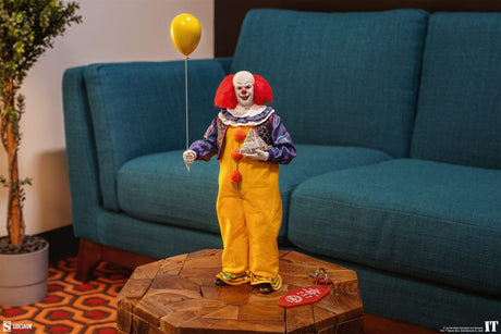 It (1990) Pennywise 30cm 1/6 Scale Action Figure