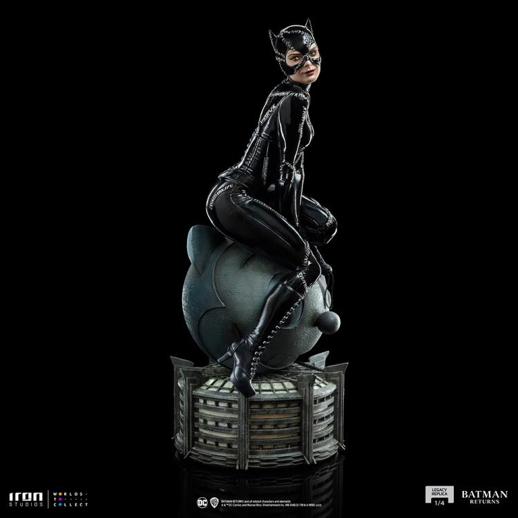DC Comics Batman Returns Catwoman Legacy 1/4 Scale Statue